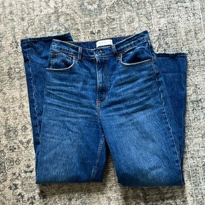 Abercrombie 90’s straight ultra high rise jeans in medium/dark, size 6